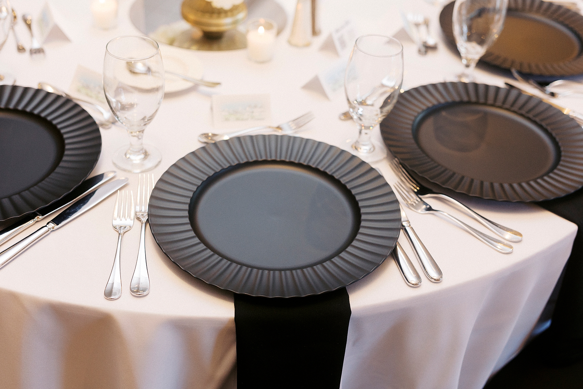black plates and napkins on white linens at Gaston Country Club Wedding